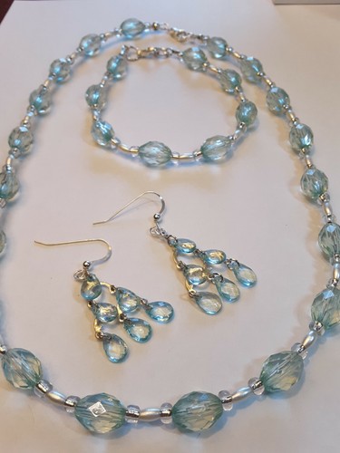 ELEGANT BEADED 18 1/2" NECLACE SET/ ACQUA COLORE/ EARRINGS AND BRACELET INCLUDED - Picture 3 of 8