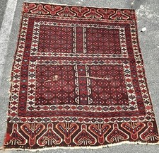 AN ATTRACTIVE TRIBAL YAMOUTH RUG 4’4” X 5’5”