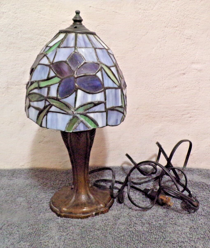 Tiffany Stained Accent Lamp Blue & White - Picture 2 of 4