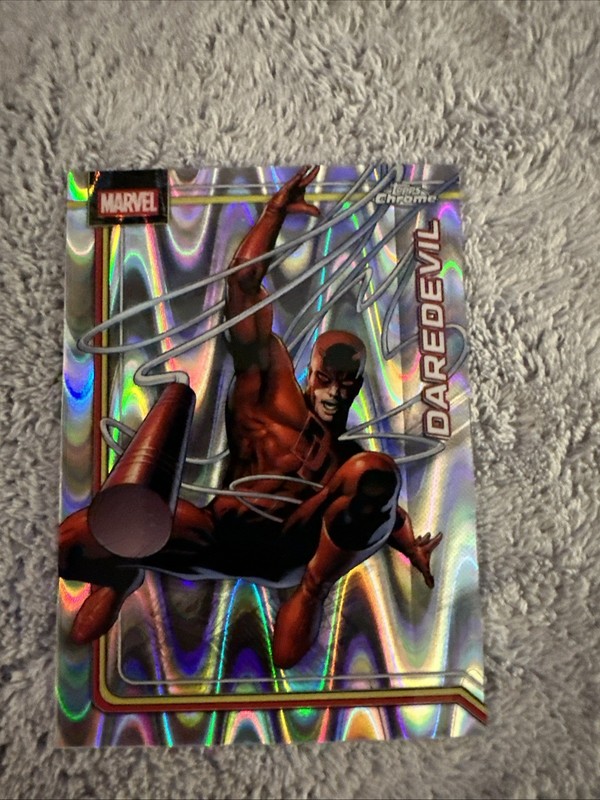2026 Topps Chrome Marvel Daredevil Raywave Refractor #025 Hell’s Kitchen