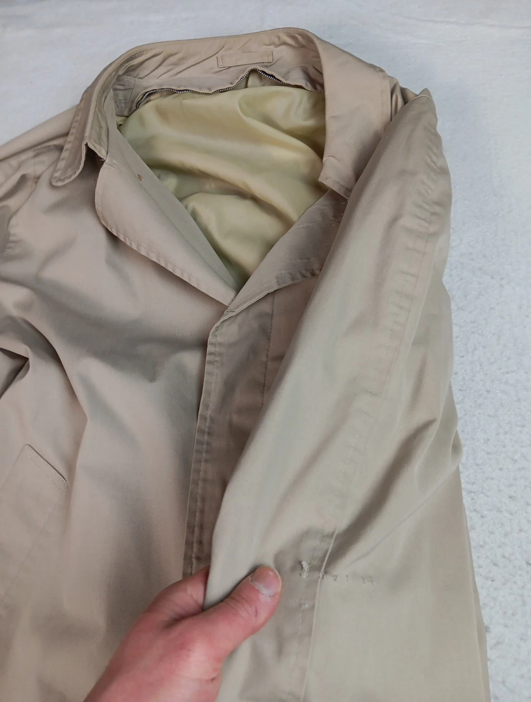 VTG Raleigh's Washington Mens Beige Trench Coat Size 44R Tan Overcoat image 2