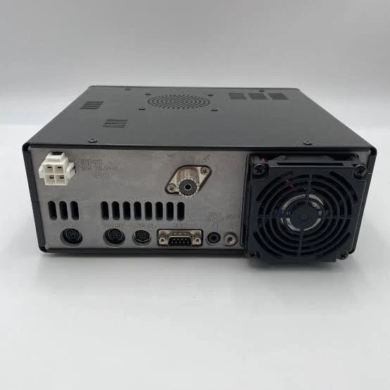 Yaesu FT 450d HF/50 MHz unverbastelt - Bild 2 von 2