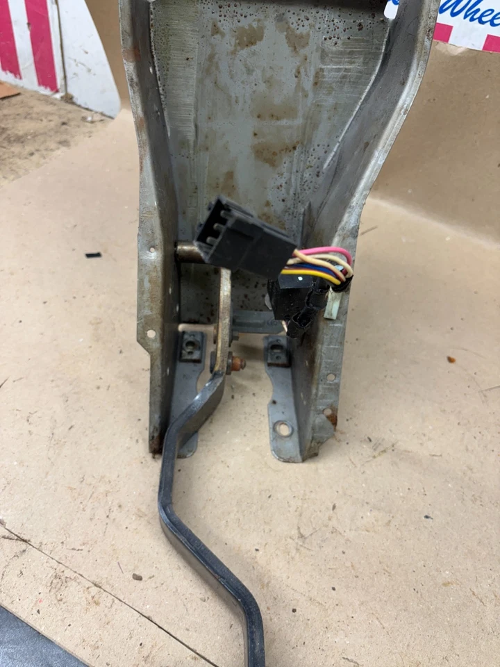 1994 1996 年道奇达科塔自动制动踏板组件支架原始设备制造商 — 第 3/4 张图片