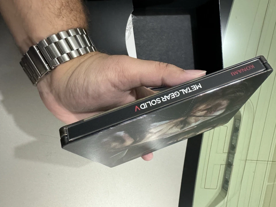 Metal Gear Solid V Phantom Pain Edición Coleccionista CIB Brazo Completo Caja de Acero Foto 3 de 4