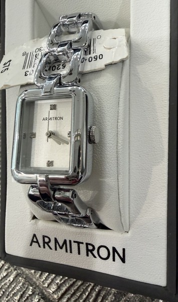 Nuevo reloj analógico para mujer Armitron Now, esfera de 17mm (D637), funciona perfecto, precio retail $32.00 2
