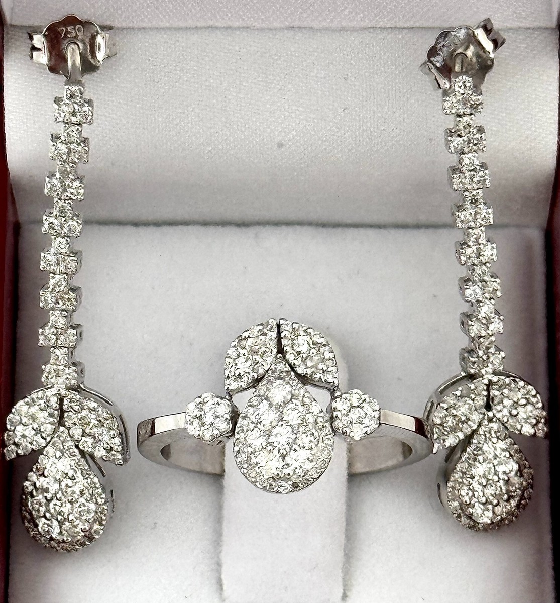 SET OF DIAMOND EARRINGS AND A RING 18K WG, 1.58 CAR DIAM, RET 