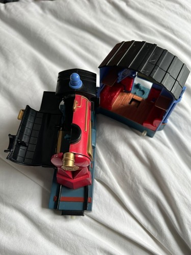 Harry Potter Polly Pocket Hogwarts Express Train Platform 9 3/4 Playset 2001 fig - Picture 4 of 9
