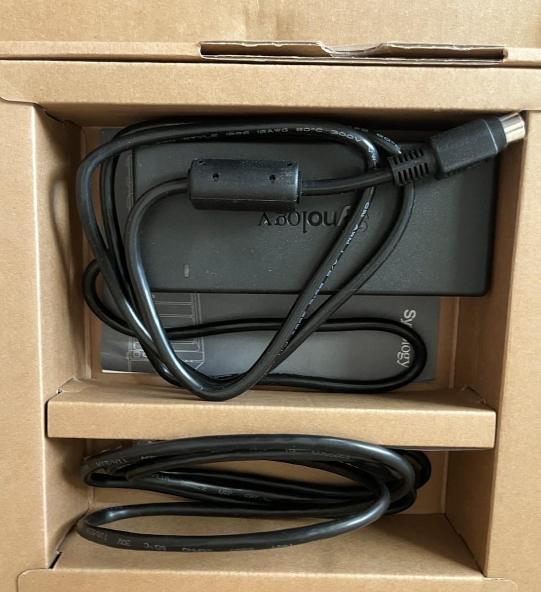 最終値下げ　美品　Synology DS1520+ NAS 5ベイ 最終値下げ 美品 Synology DS1520+ NAS 5ベイ 最終値下げ 美品