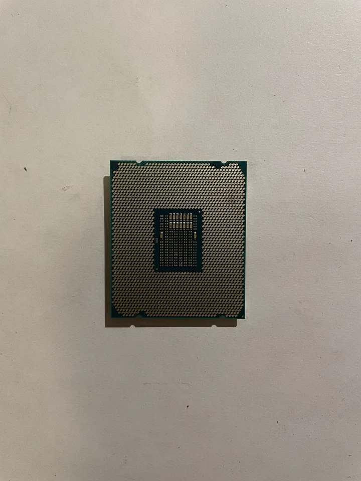 Intel CPU Xeon W-2102 4-Core 2,9GHz 8,25MB 120W FCLGA2066 - SR3LG - Bild 2 von 2