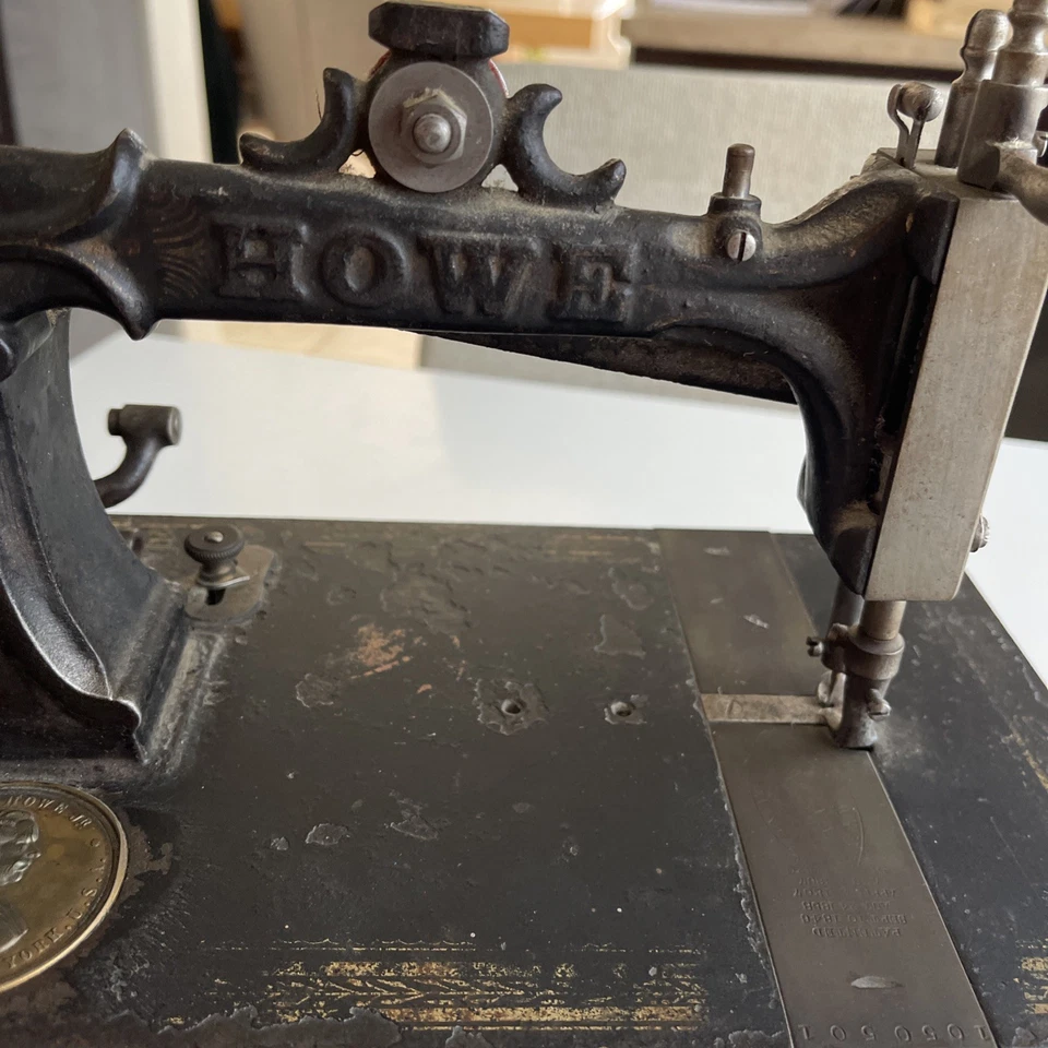 Ancienne machine à coudre Élias Howe - Photo 3/4