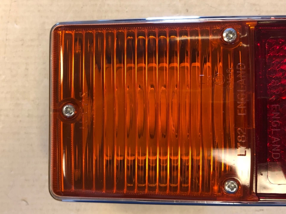 ASTON MARTIN DB6 DBS V8 VANTAGE VOLANTE — LUCAS L782 LH LÁMPARA TRASERA — LUZ TRASERA Foto 2 de 4