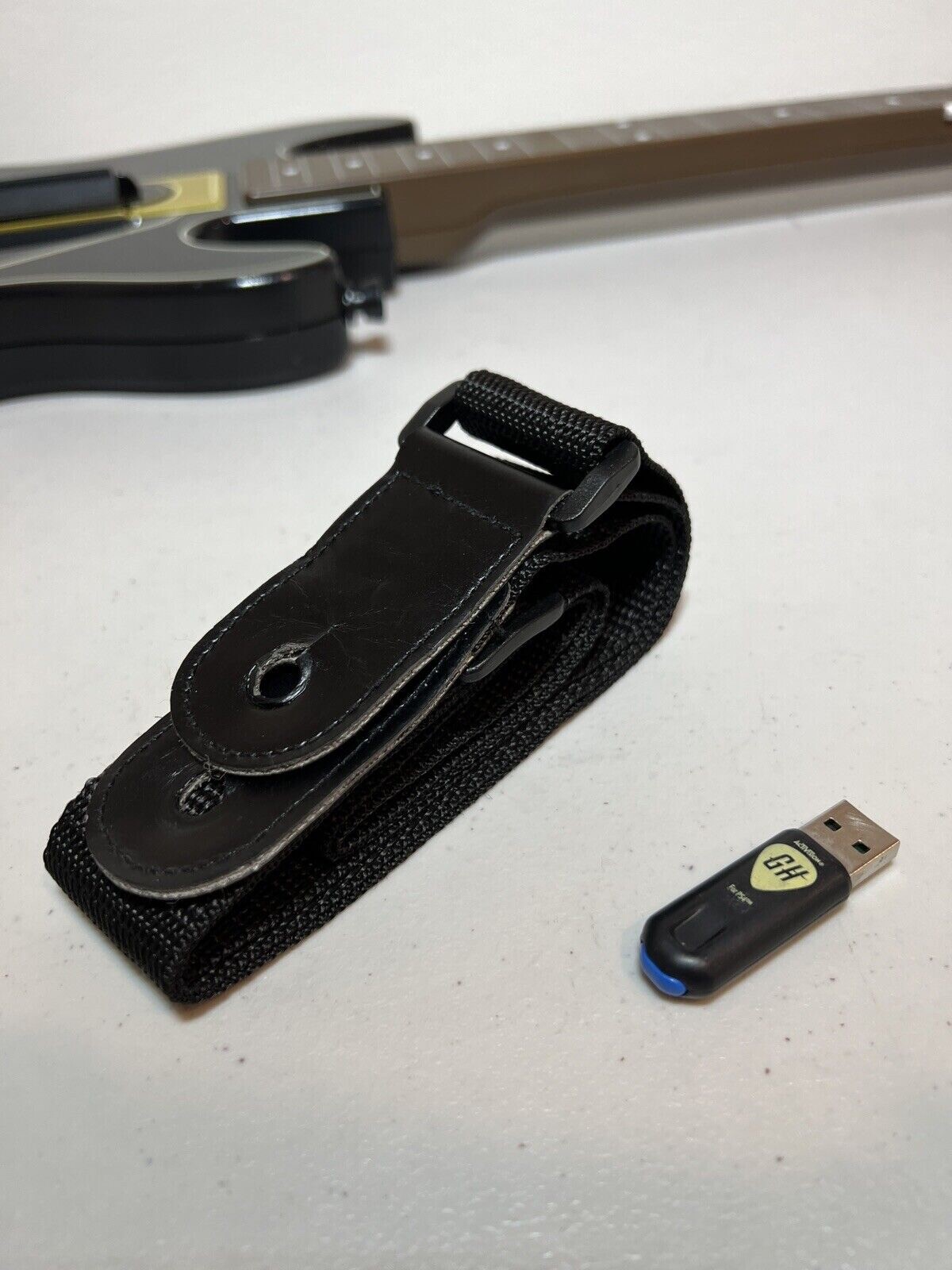 PS4 Guitar Hero Live Bundle Sony PlayStation 4 w/Game Guitars Strap