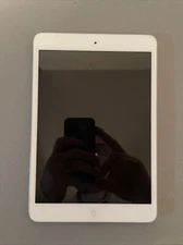 Apple iPad mini 2 32GB, Wi-Fi, 7.9in - Silver (CA)