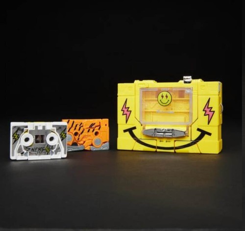 Transformers Generations G1 J Balvin Balvintron Soundwave Figure Hasbro Official - Picture 5 of 9