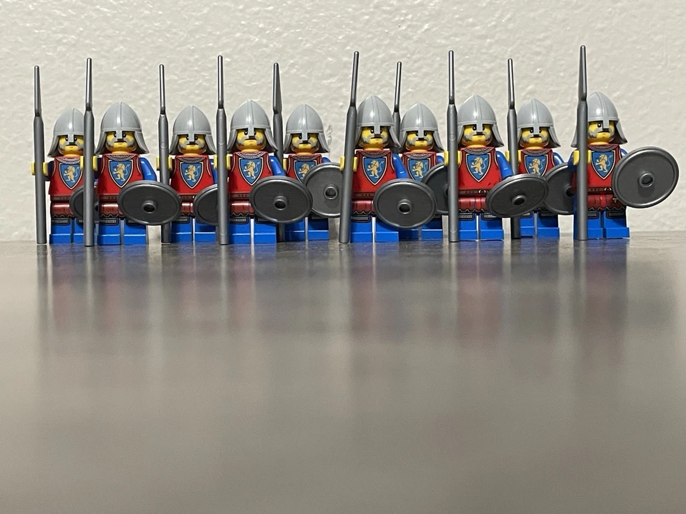 10 Lego Lion Knight Spearmen Minifigures - Image 3 of 4