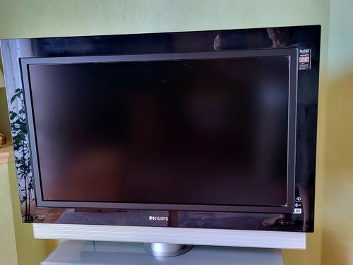 Philips Cineos 37PFL9732D 94 cm (37 Zoll) 1080p HD LCD Fernseher