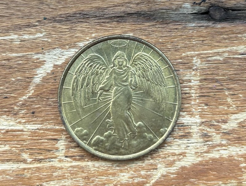 Vintage Double-Sided Guardian Angel Good Luck Token – Gold-Tone Pocket Medal