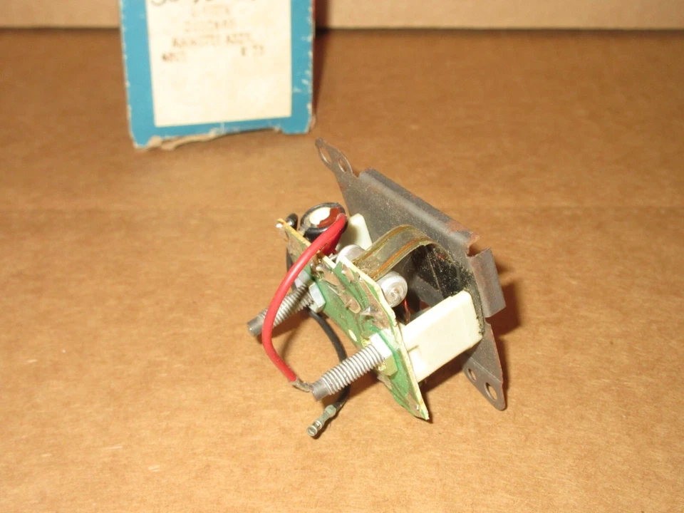 Mopar 3592645 amperímetro calibre 1974, 1975 Chrysler Newport, New Yorker, Imperial Nuevo de Lote Antiguo Foto 3 de 3