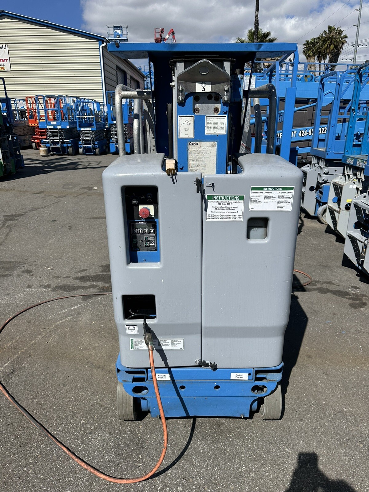 2012 GENIE GR15 ELECTRIC RUNABOUT SCISSOR VERTICAL MAST DRIVABLE ONE