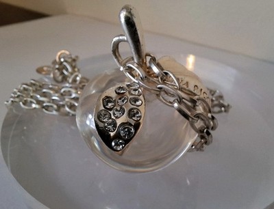 Vintage Nina Ricci Apfel Grand Pomme Plexiglas Anhänger silberfarben lange Halskette