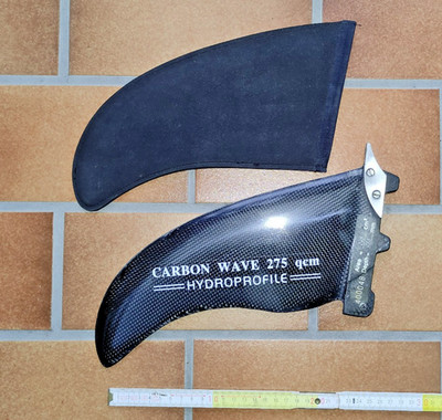 Windsurf Finne Carbon Wave 275 qcm 23,5 cm mit Neopren-Hülle