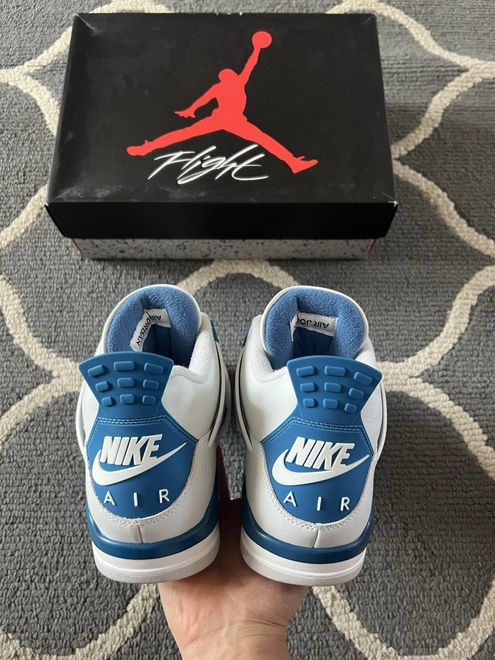 Talla 11 - Air Jordan 4 Retro 2024 Azul Militar Foto 4 de 4