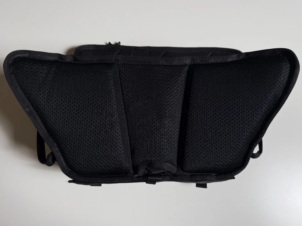 Wandrd ROGUE Sling 6L in Black V1 - Great Condition!!! - Image 3 of 4