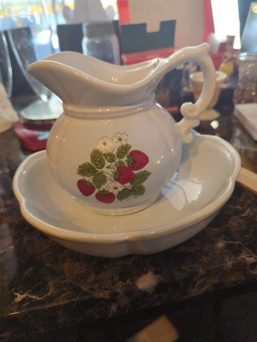 VTG McCoy Pottery Strawberry Country 7528 Nelson McCoy 7528 USA Pitcher & Bowl