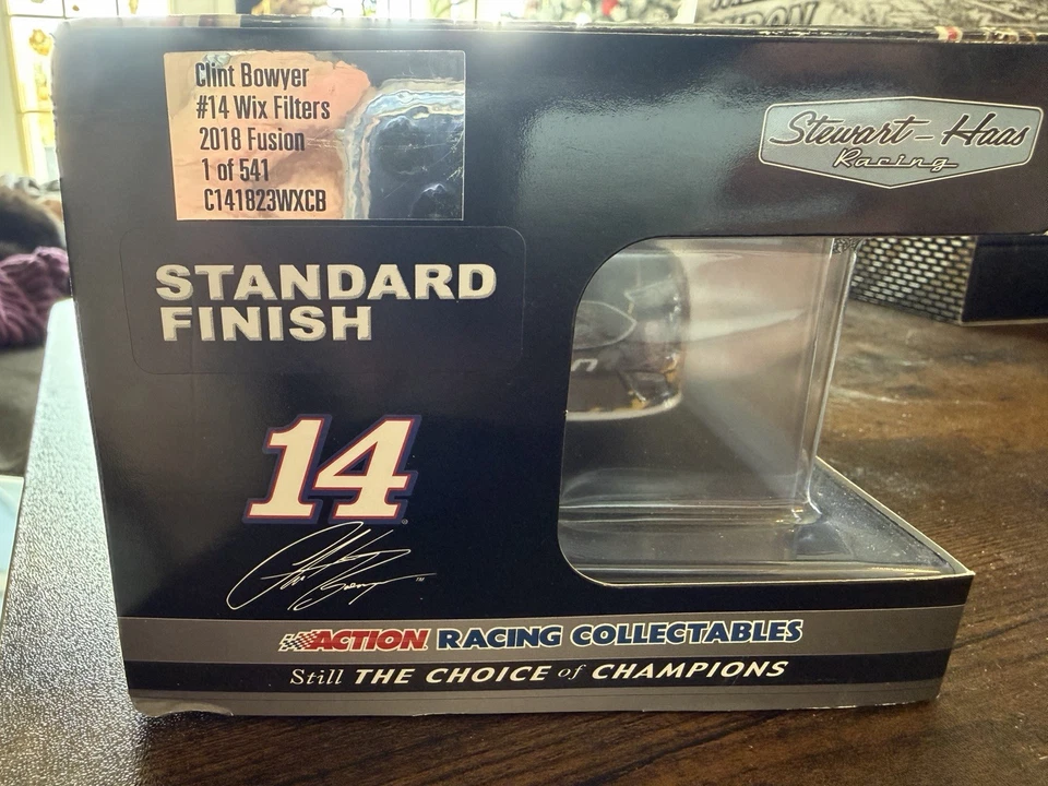 Новый в коробке 2018 Clint Bowyer #14 WIX фильтры Ford Fusion 1/24 Lionel NASCAR литой - Изображение 3 из 4