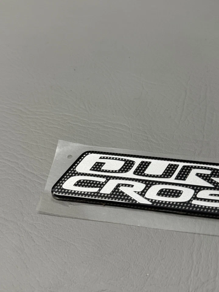 Mitsubishi Raider Duro 2006-2009 emblema de puerta lateral cruzada logotipo insignia usado fabricante original Foto 2 de 4