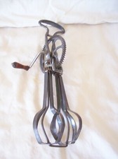 Vintage hand egg beater all metal ,made in USA in working order .