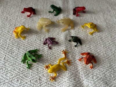 12 X Small Frogs Figures Toys Plastic Realistic Model Animal Reptile Lot Used
