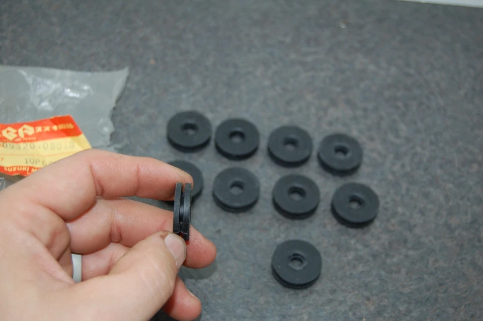 10 NOS GENUINE SUZUKI 09320-08018 Rubber Fairing Grommet (QTY-10) NEW OLD STOCK - Image 4 of 4
