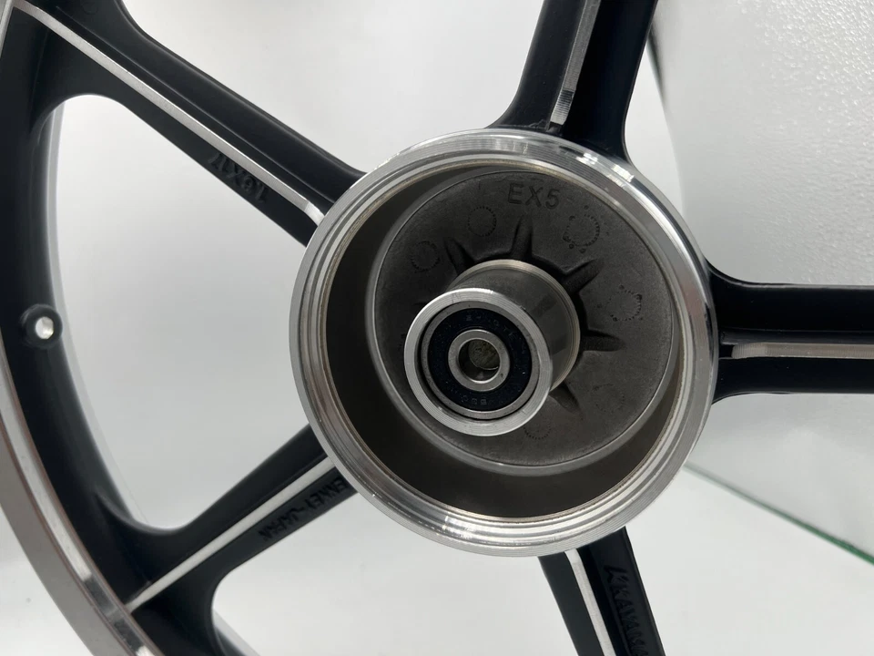 Honda C70 Passport Front and Rear Sportrim Black 5 Spoke 17" With Baaring Foto 3 de 4