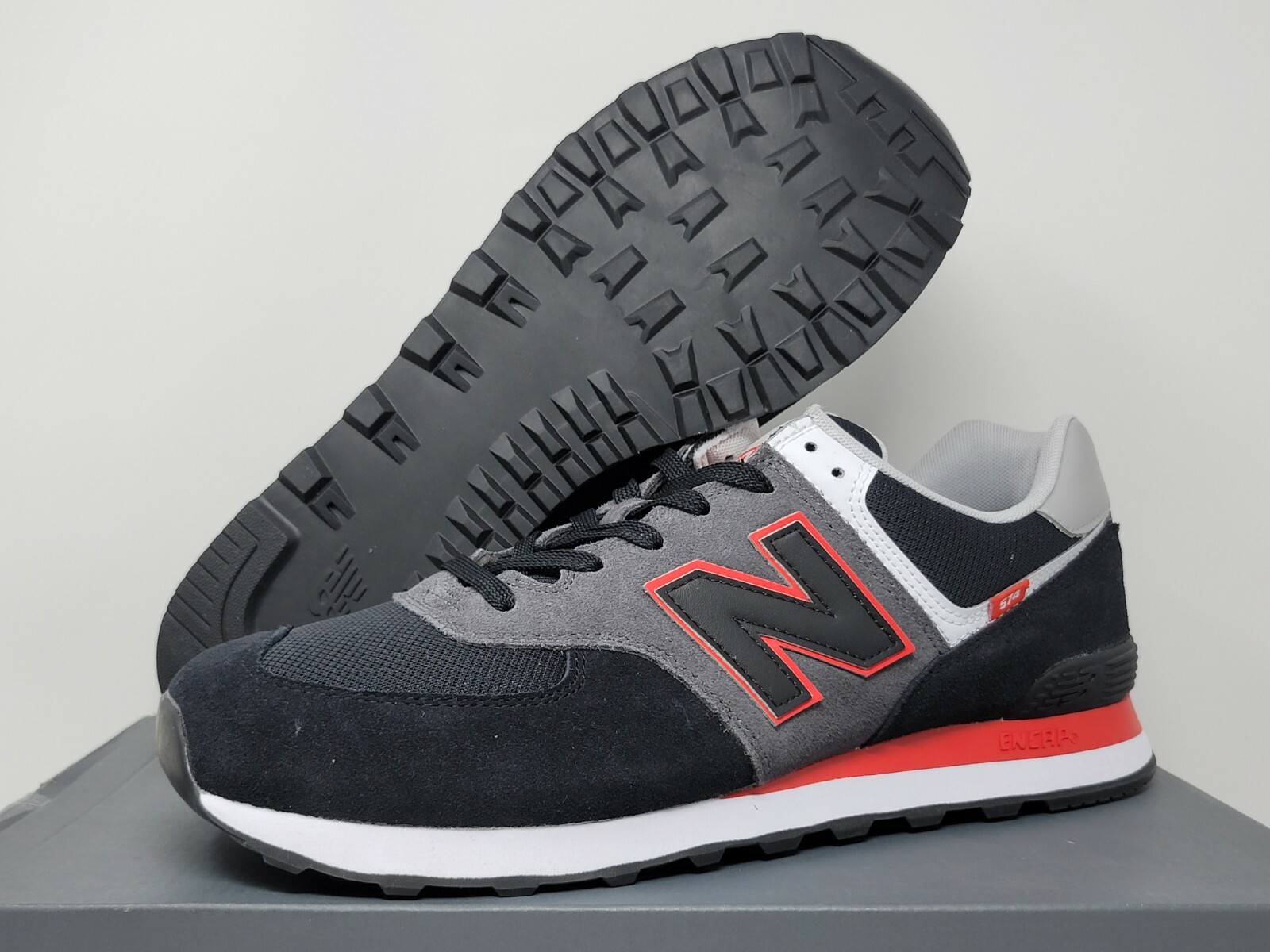 DS New Balance 574 BLACK VELOCITY RED 