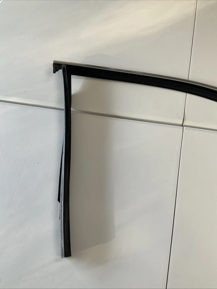 2017-2023 Audi Q7 Front Right Door Window Glass Channel / Seal OEM (4M0837432) - Image 4 of 4