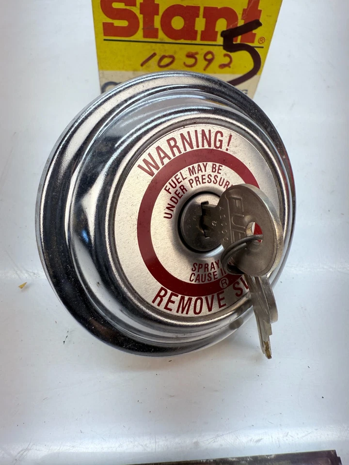 NOS STANT 10592 G792 Tapa de tanque de combustible de bloqueo Tapa de gas y llaves vintage cromo B73-5 Foto 2 de 4