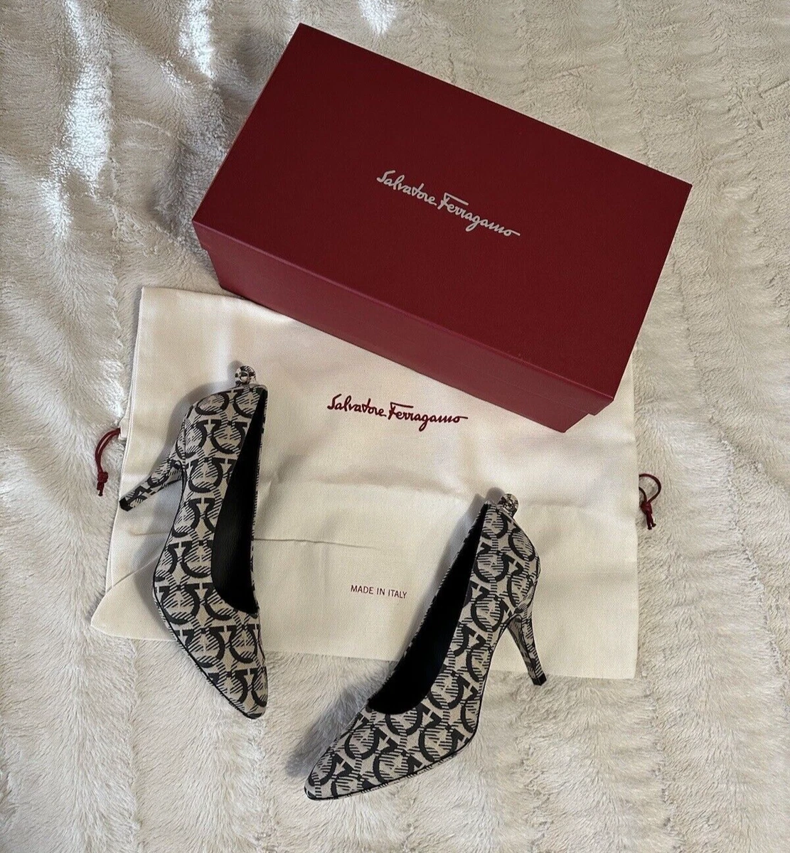 Ferragamo gancini shop pump