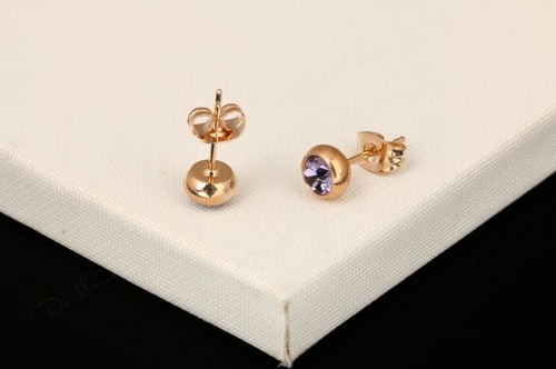 Boucles D'oreilles Puces Dorées Avec Cristal Violet - Bijoux Des Lys, Neuf étiqueté