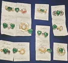 Original Vintage Jewelry Manufacturers 12 Samples Pins On Display Cards