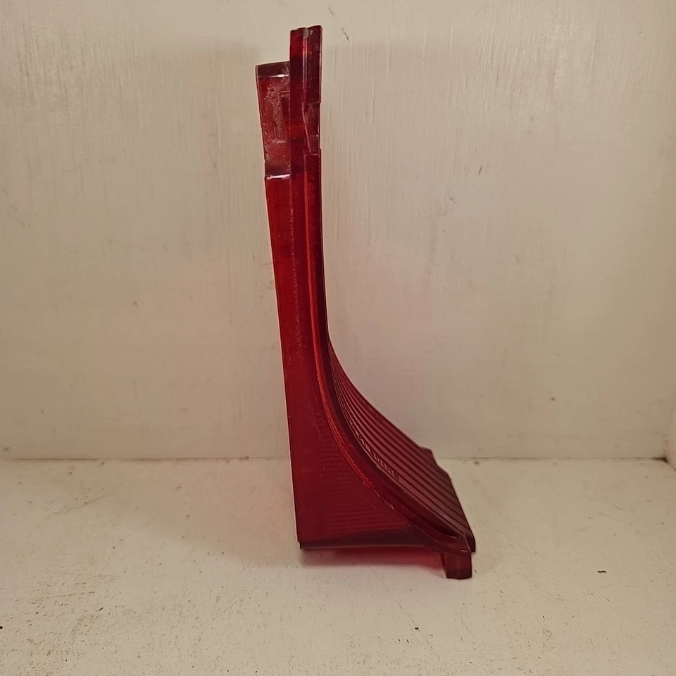 OEM 1966 CHEVROLET CHEVELLE GM FACTORY OEM TAILLIGHT LENS 5957812 - Image 2 of 4