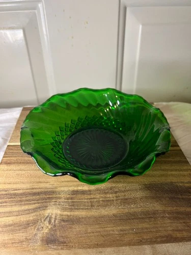 Vintage Anchor Hocking Glass Forest Green Ruffled Rim Swirl Pattern Bowl 7.5 in