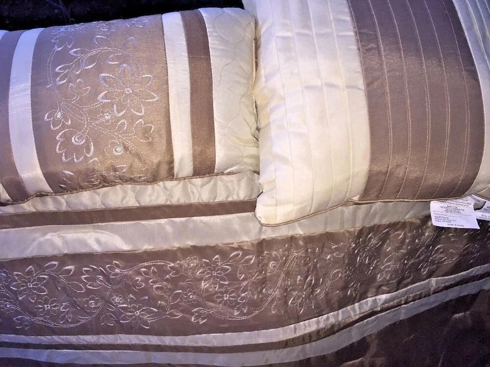 KING Size Victoria's Classics Bed Bedding 8 Pc Comforter Set Shams Pillows Set 8 - Image 4 of 4