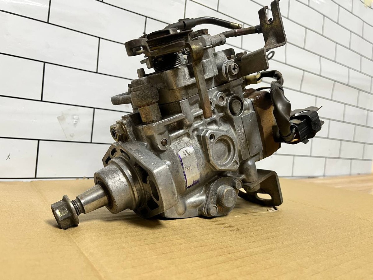 Diesel Fuel Injection Pump Mitsubishi 4D56 Genuine ZEXEL 104640
