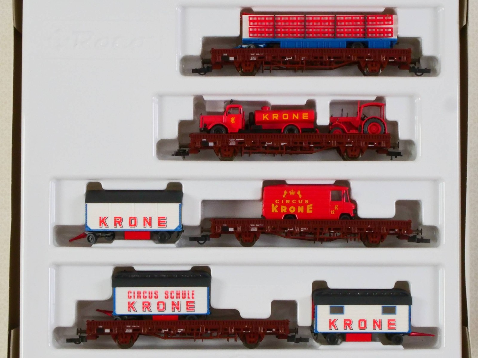 Roco 44017 Circus Krone Zirkus Wagon Set 4-Car DC H0 Freight Car w/Box