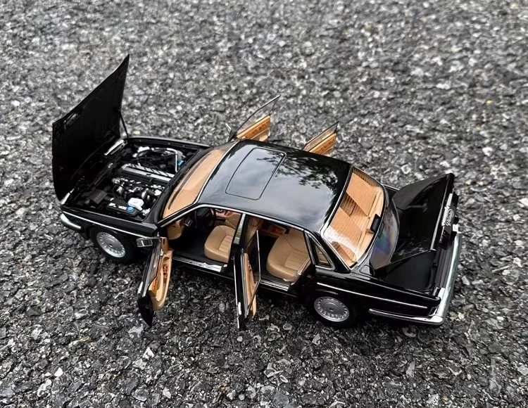 Almost Real AR 1:18 Jaguar XJ6 XJ40 Diecast Model Car Gifts Display Black/White - Image 4 of 4