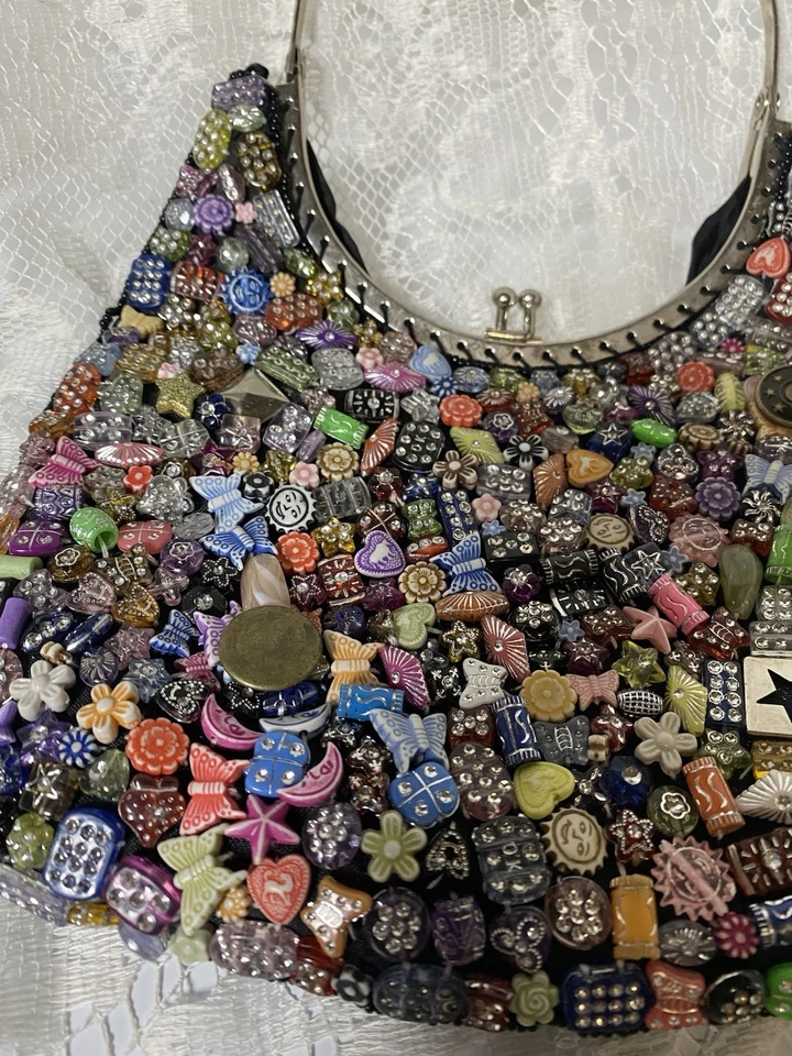 Llamativo Bolso Cartera Kisslock Botones con Cuentas Negro Brillante Satinado Multicolor Foto 3 de 4