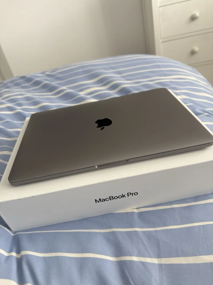 Apple MacBook Pro 13" · i5 8th gen 3.9 GHz · 8GB · 256GB, photo 1 of 5