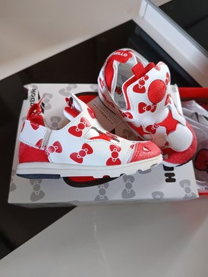 Reebok x Hello Kitty Versa Pump Fury Girl Sneaker 23,5 Neu Weiß/Rot...