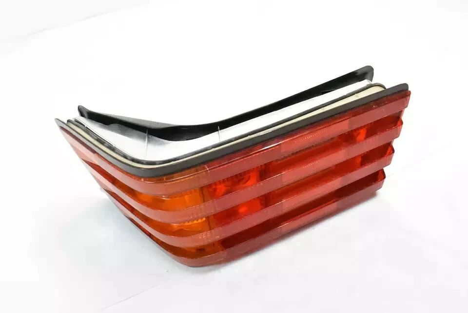 Lámpara de luz trasera lateral derecha pasajero 90-95 Mercedes R129 SL320 300SL 500SL fabricante de equipos originales Foto 2 de 4